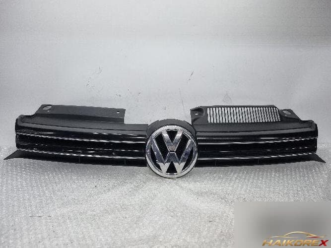 Volkswagen Golf 2011 — радиаторная решетка