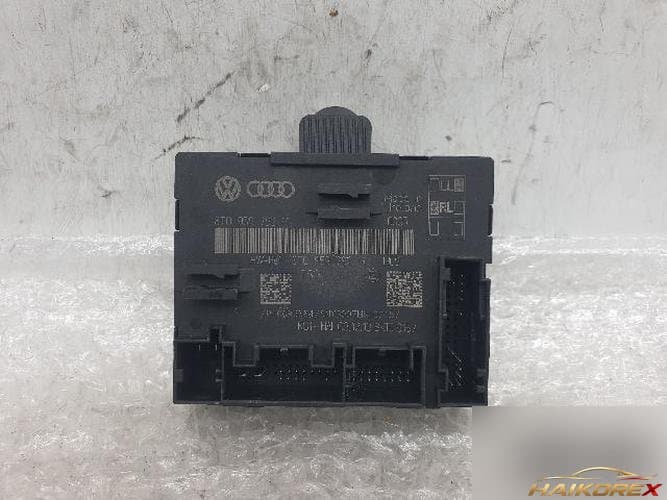 Блок управления дверью 8T0 959 792P