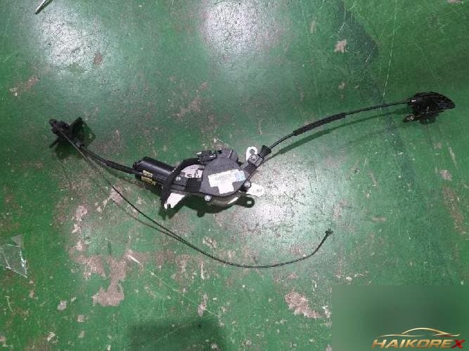 Мотор электрического сдвижного механизма двери второго ряда