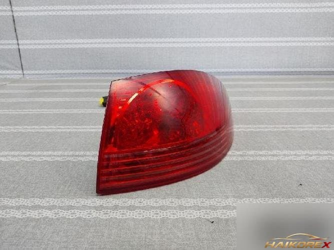 Peugeot 607 2008 — комбинированный фонарь задний правый (пассажирский) 1