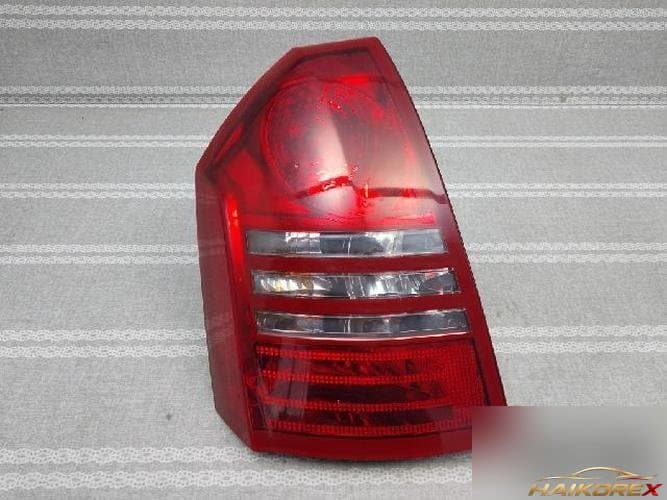 Chrysler 300 2006 — комбинированный фонарь задний левый