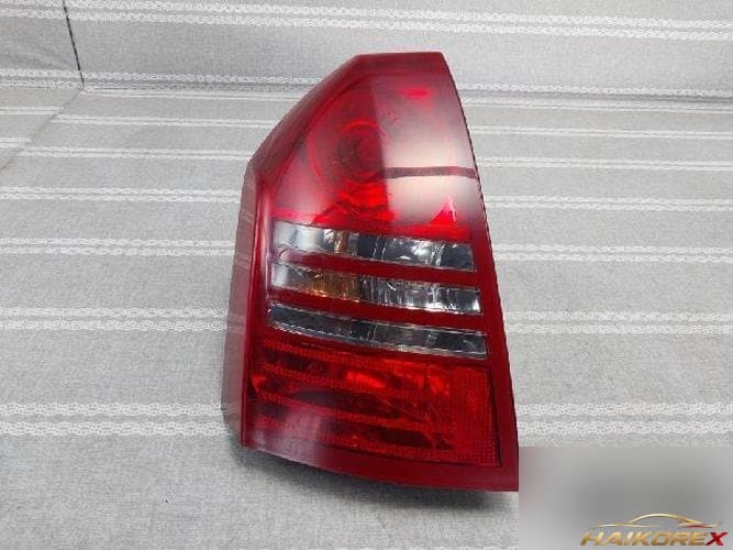 Chrysler 300 2005 — фонарь задний левый (комбинированный)