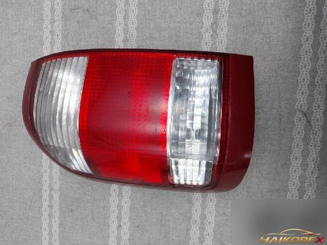 Nissan Pathfinder 2000 — комбинированный фонарь задний левый (водительский)