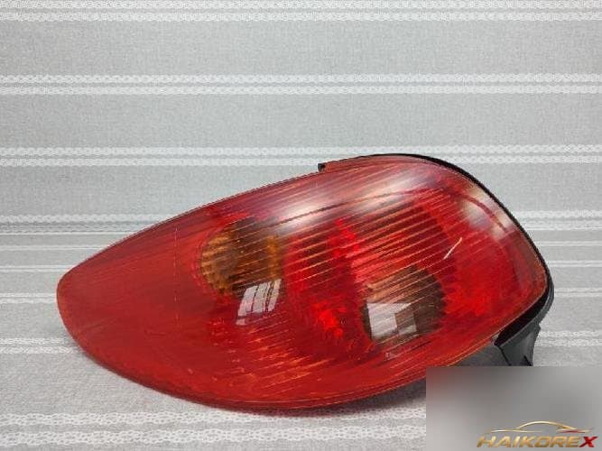 Peugeot 206 2004 — комбинированный фонарь задний левый (водительская сторона)