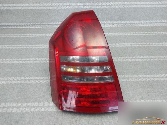 Chrysler 300 2006 — комбинированный фонарь задний левый