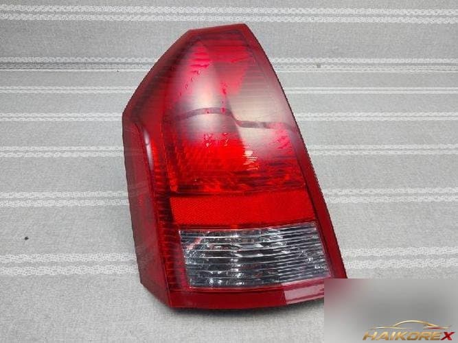 Chrysler 300 2005 — комбинированный фонарь задний левый (водительский)