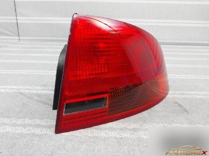 Audi A4 2006 — комбинированный фонарь задний правый (пассажирский) 8E5 945 096 1