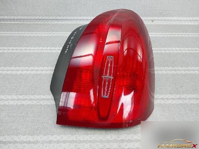 Ford Towncar 2001 — комбинированный задний фонарь правый (пассажирский)