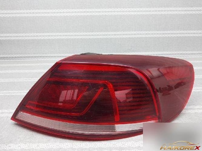 Volkswagen Passat 2014 — комбинированный фонарь задний правый 3C8945208M
