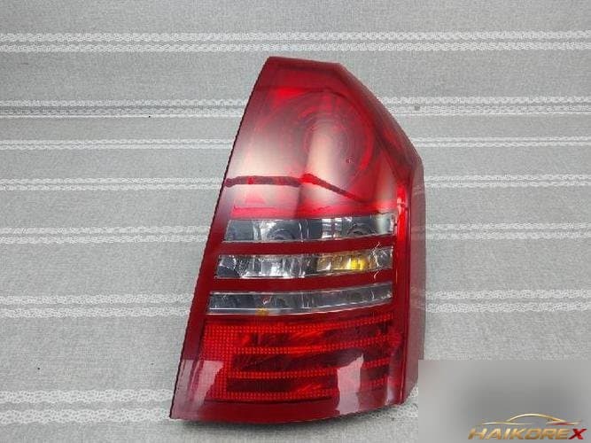 Chrysler 300 2005 — комбинированный фонарь задний правый