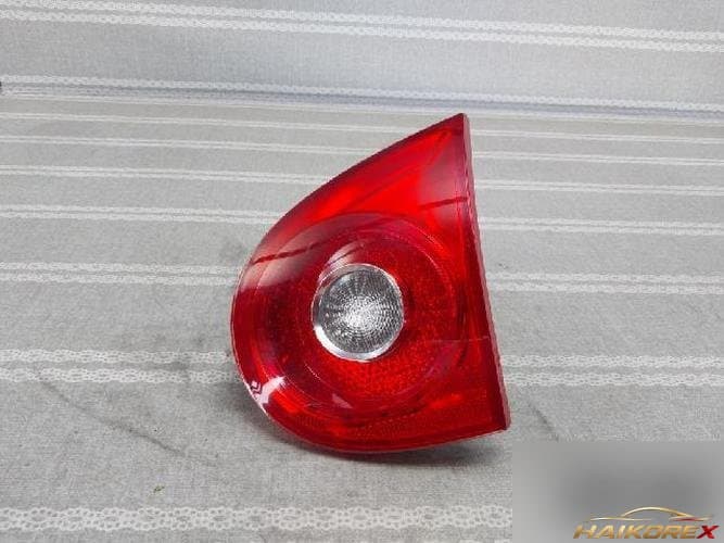 Volkswagen Golf 2007 — задний фонарь в крышку багажника