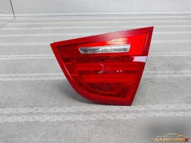 BMW 3 Series 2011 — накладка крышки багажника (с фонарём) 2
