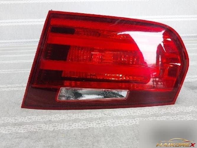 BMW 3 Series 2015 — накладка крышки багажника (с фонарём) 7371112-02