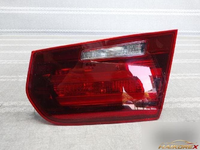 BMW 3 Series 2012 — накладка крышки багажника (с фонарём) 183611-12