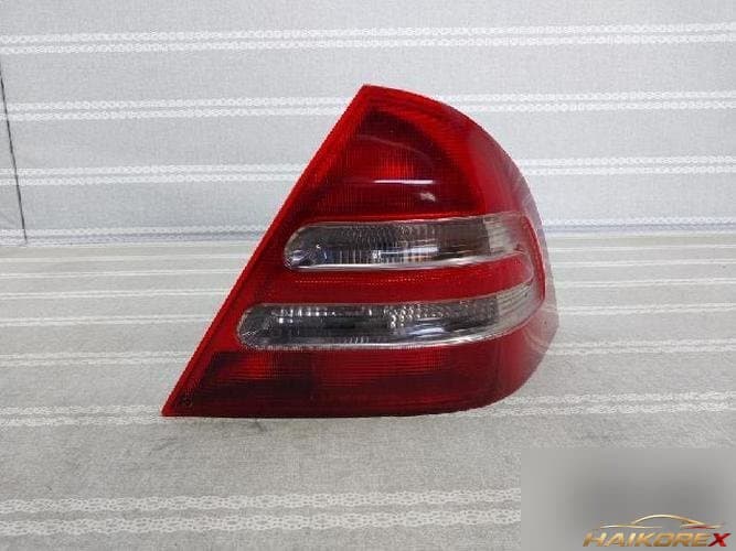 Mercedes-Benz C-Class 2004 — комбинированный фонарь задний правый