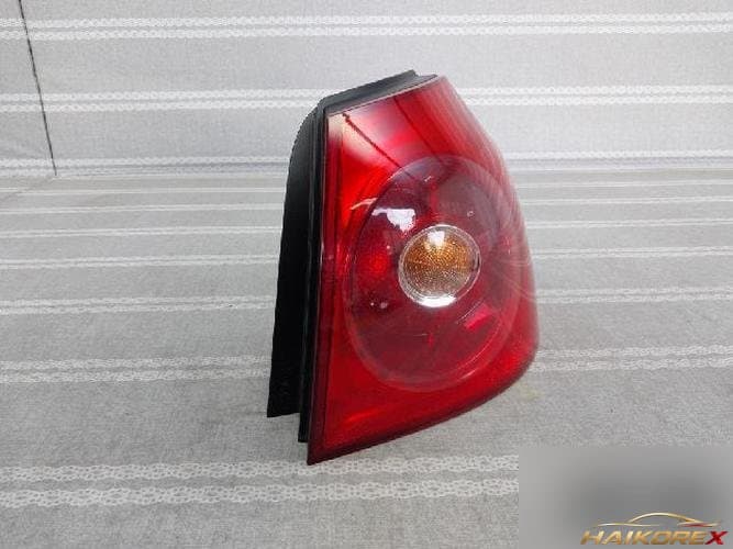 Volkswagen Golf 2006 — комбинированный фонарь задний правый (пассажирский) 1K6 945 096N 1