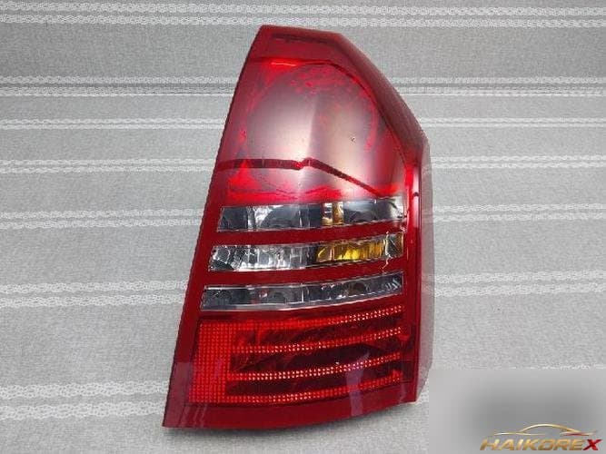 Chrysler 300 2006 — комбинированный фонарь задний (правый, пассажирский)