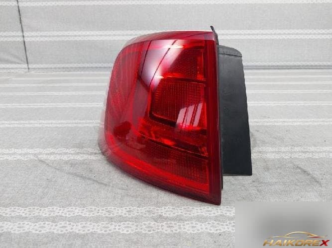 Volkswagen Jetta 2012 — комбинированный задний фонарь (левый)