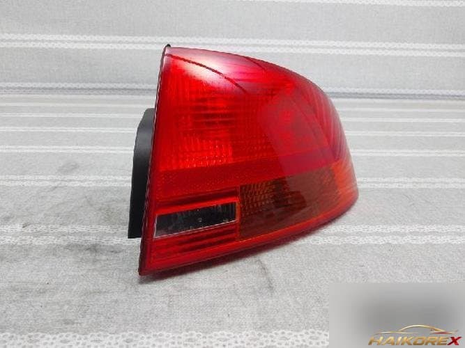 Audi A4 2006 — задний комбинированный фонарь правый (пассажирский) 8E5 945 096 3