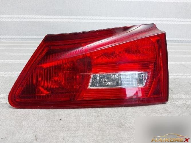 Lexus IS 2008 — фонарь в крышку багажника