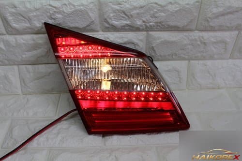 Задний фонарь левый внутренний Genesis BH 92403-3M200