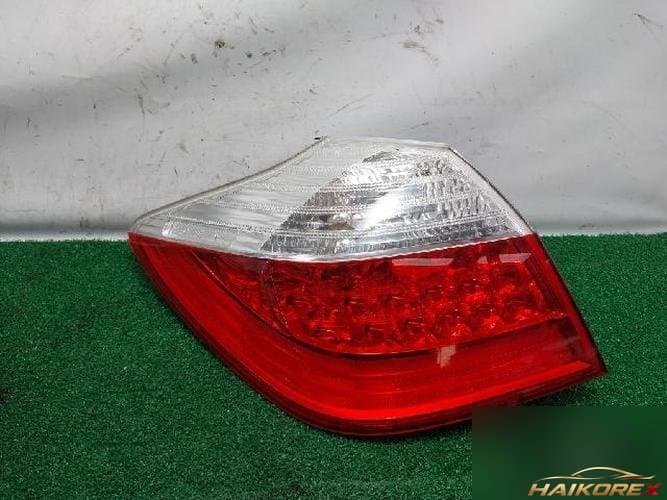 Hyundai Genesis 2011 — фонарь комбинированный задний левый (водительский)