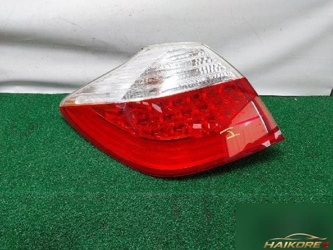 Hyundai Genesis 2012 — комбинированный задний фонарь (левый, со стороны водителя)