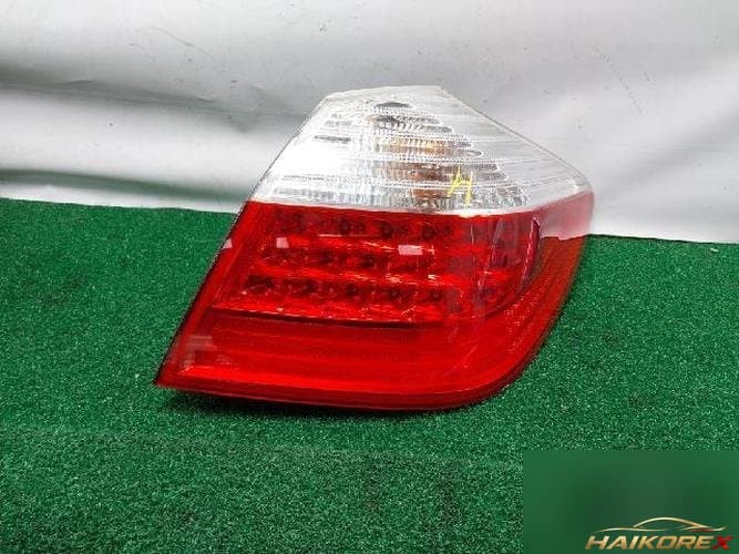 Hyundai Genesis 2011 — фонарь задний комбинированный правый