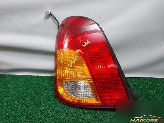 Kia Carens 2002 — задний комбинированный фонарь левый