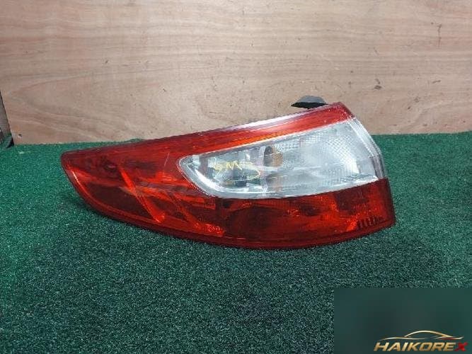 Renault SM3 2010 — комбинированный задний фонарь левый (со стороны водителя) 265550016R