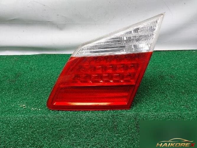 Hyundai Genesis 2010 — фонарь в крышку багажника 2-й