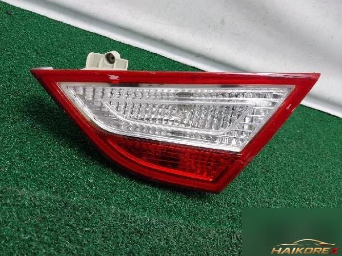 Hyundai Sonata 2012 — фонарь багажника белый 92404-3S0