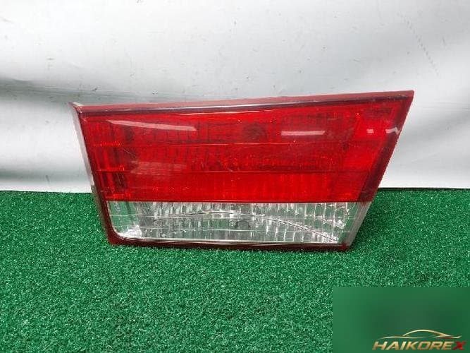 Hyundai Sonata 2006 — задний фонарь (на крышку багажника)