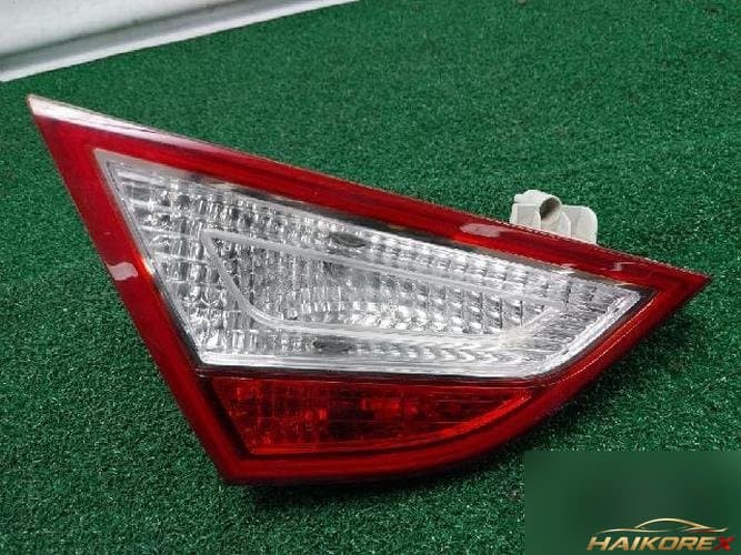 Hyundai Sonata 2011 — накладка задней двери левая