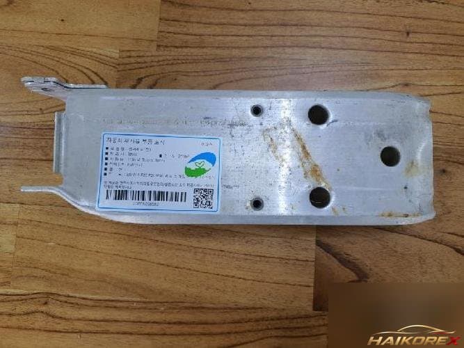 BMW 1 F20 F21 2014 — кронштейн переднего бампера, правый