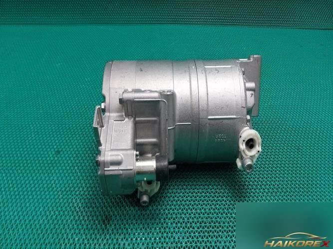 Mercedes-Benz E-Class 2021 — компрессор кондиционера A0008303204
