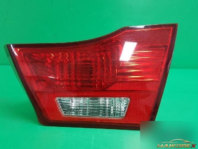 Kia Lotze 2010 — накладка крышки багажника (с фонарём) 924062G600