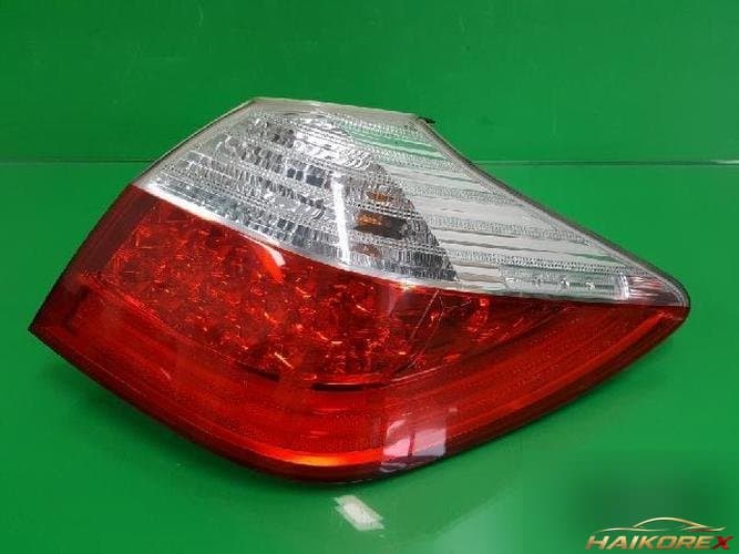 Hyundai Genesis 2010 — задний фонарь комбинированный правый 92402-3M060