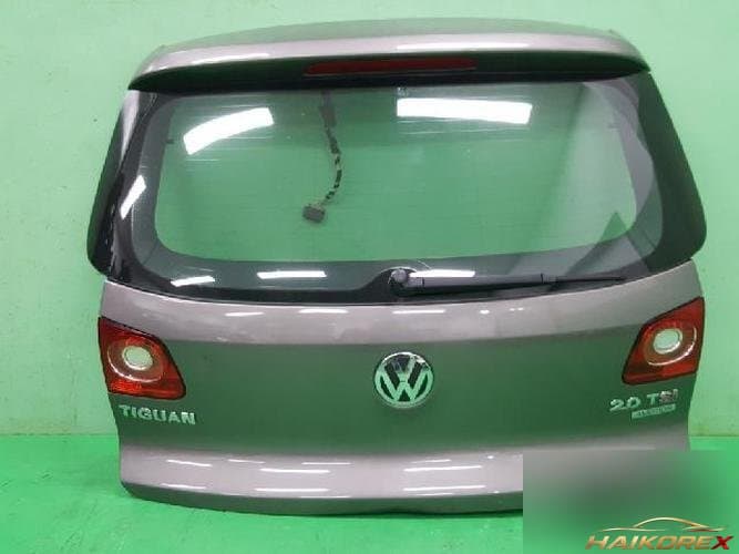 Volkswagen Tiguan 2009 — дверь багажника