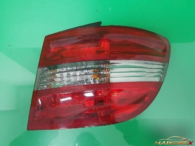 Mercedes-Benz B-Class 2009 — комбинированный фонарь задний правый A1698202664