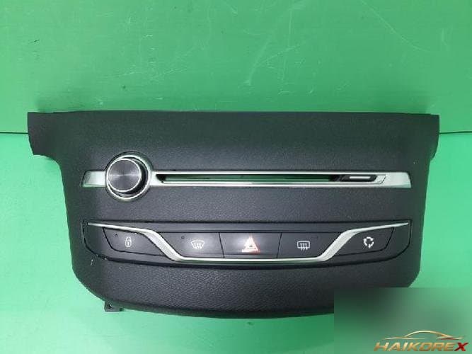 Peugeot 308 2015 — панель приборов 96777664ZD