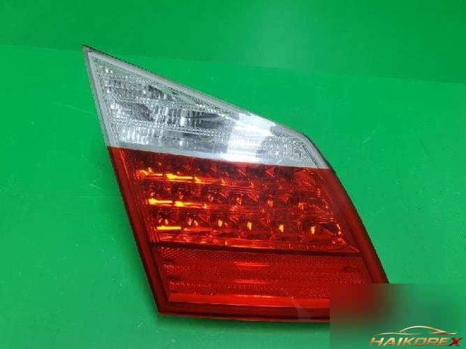 Hyundai Genesis 2010 — накладка задней двери левая 924033M000
