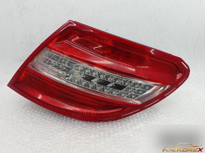 Mercedes-Benz C-Class 2010 — комбинированный задний фонарь правый (W204)