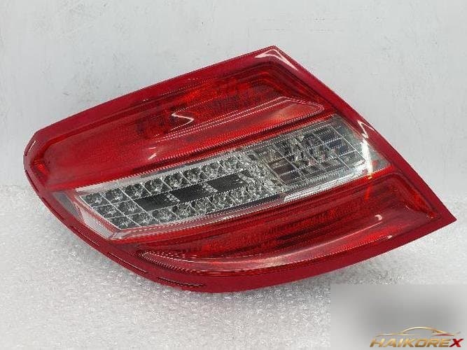 Mercedes-Benz C-Class 2010 — комбинированный задний фонарь левый 2048201964L