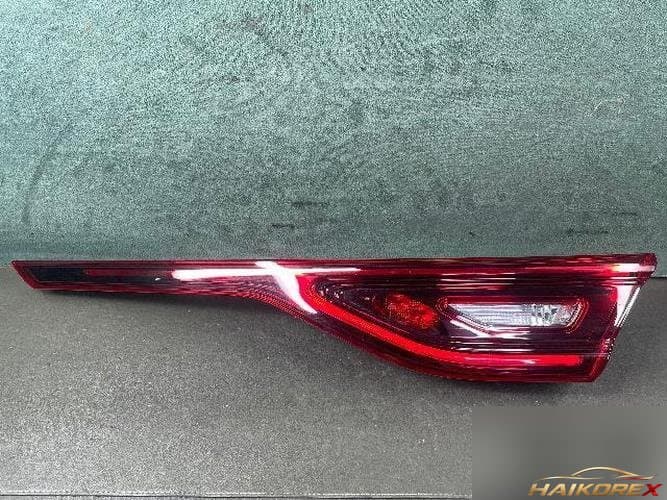 Renault SM6 2019 — накладка крышки багажника (с фонарём) 8