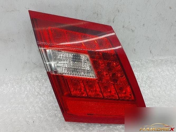 Mercedes-Benz E-Class 2011 — накладка на заднюю дверь левая A2129060158