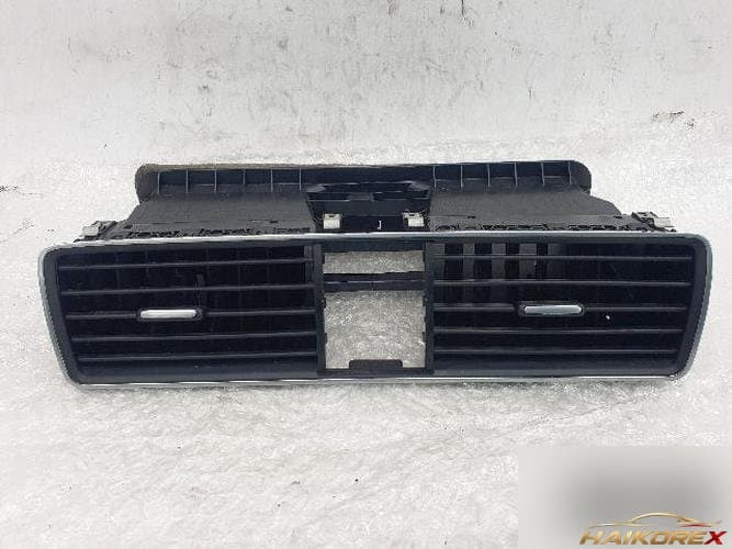 Volkswagen Passat 2015 — центральный дефлектор обдува 561819728
