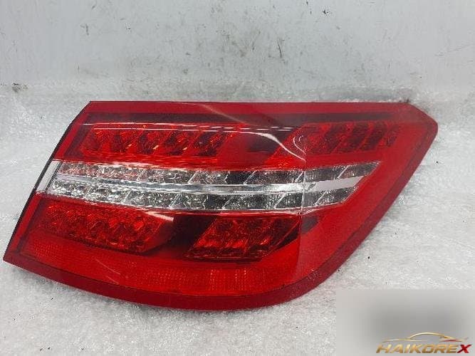 Mercedes-Benz E-класс 2011 — комбинированный фонарь (задний) правый A2078200264