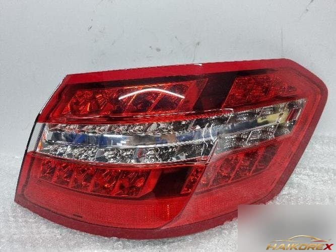 Mercedes-Benz E-Class 2011 — комбинированный фонарь задний правый